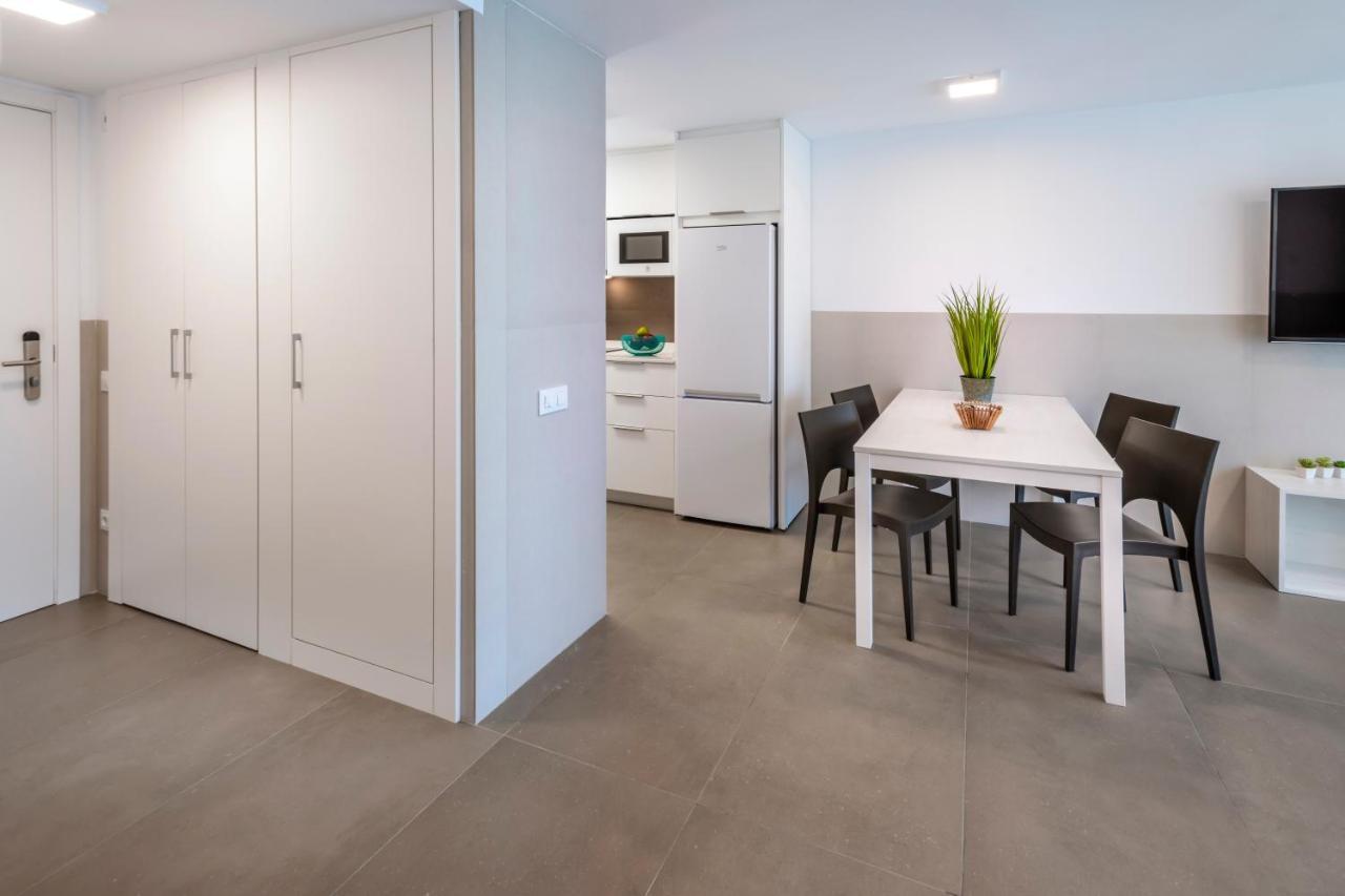 Rentalmar Salou Playa Family Suites & Pool Bagian luar foto