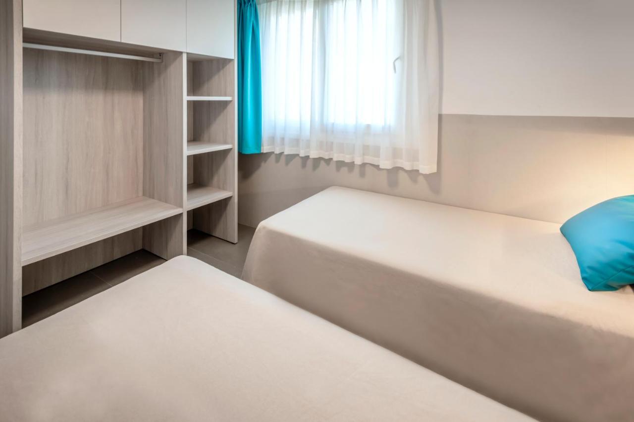 Rentalmar Salou Playa Family Suites & Pool Bagian luar foto